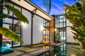 Villa Costa Plana - 2 bedroom industrial private villa in Umalas, between Canggu & Seminyak